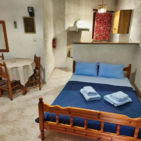 Akrata Golden House 3 *