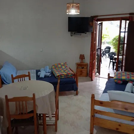 Apartamento Akrata Golden House 3 *