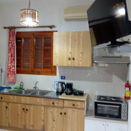 Akrata Golden House 3 *