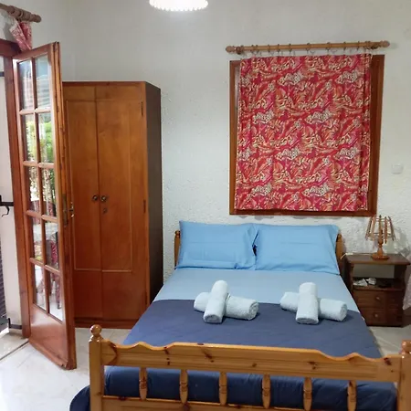 Akrata Golden House 3 *