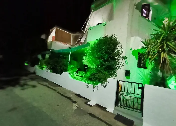 Apartamento Akrata Golden House 3 *